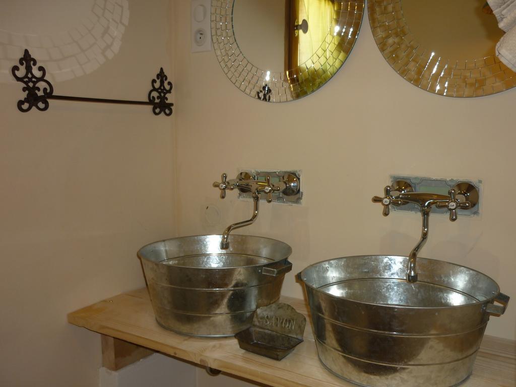 La Fontaine Des Noyers Saint-Saturnin-d'Apt Quarto foto