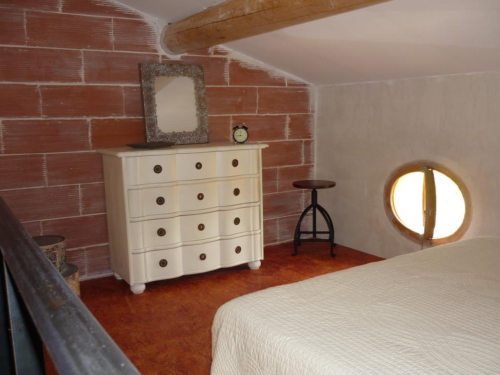 La Fontaine Des Noyers Saint-Saturnin-d'Apt Quarto foto